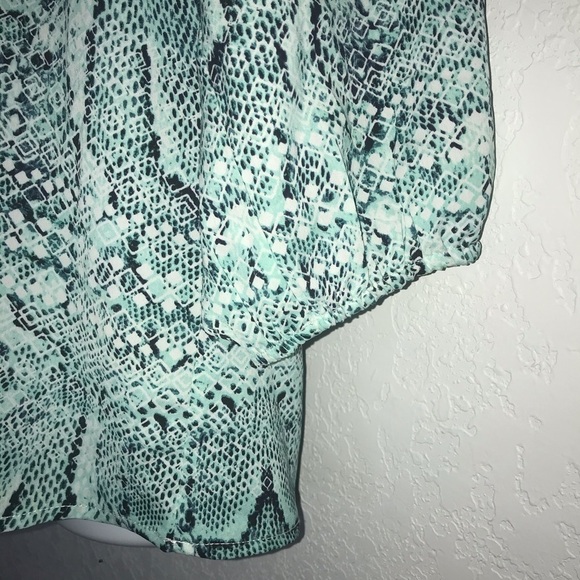 Sioni Phyton Snakeskin Print Poly Top L - Picture 4 of 5
